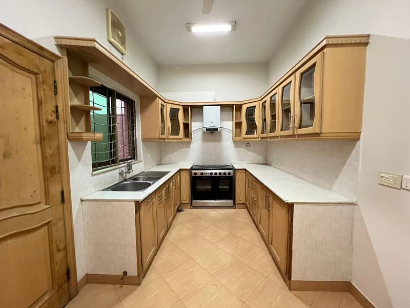 1 Kanal Upper Portion for Rent in DHA Phase 5 Near Penta Square Prime Location, Modern Living! 2