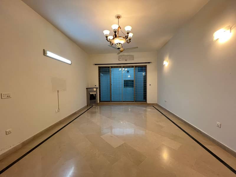 1 Kanal Upper Portion for Rent in DHA Phase 5 Near Penta Square Prime Location, Modern Living! 4
