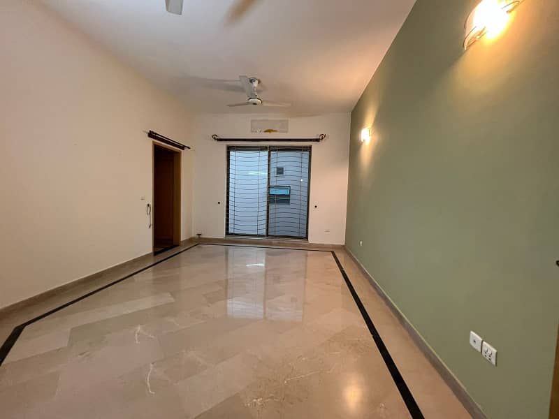 1 Kanal Upper Portion for Rent in DHA Phase 5 Near Penta Square Prime Location, Modern Living! 5