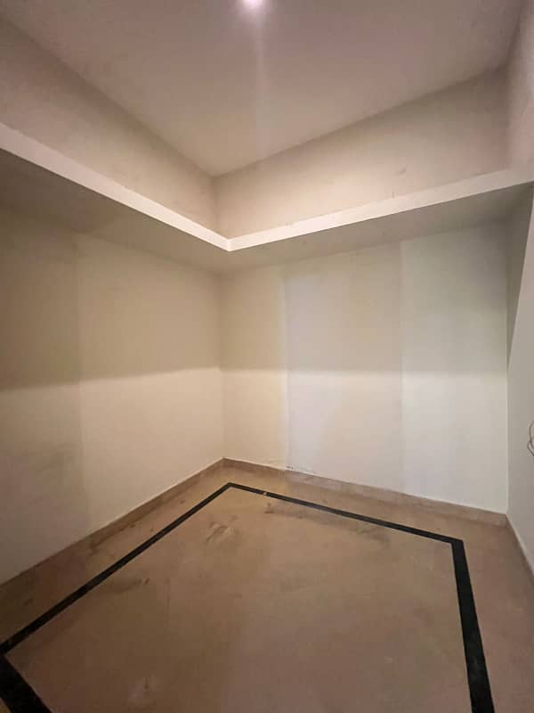 1 Kanal Upper Portion for Rent in DHA Phase 5 Near Penta Square Prime Location, Modern Living! 9