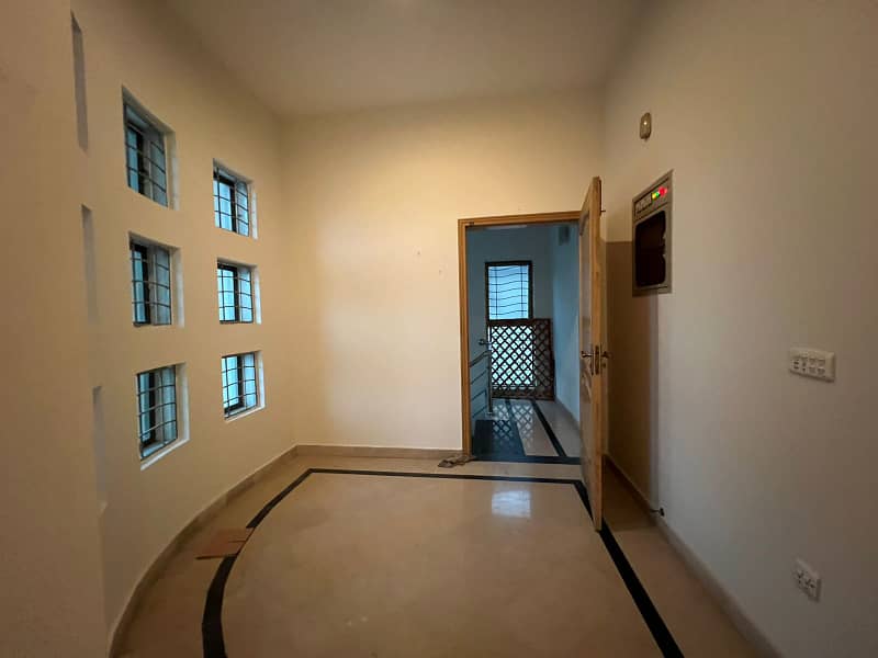 1 Kanal Upper Portion for Rent in DHA Phase 5 Near Penta Square Prime Location, Modern Living! 10