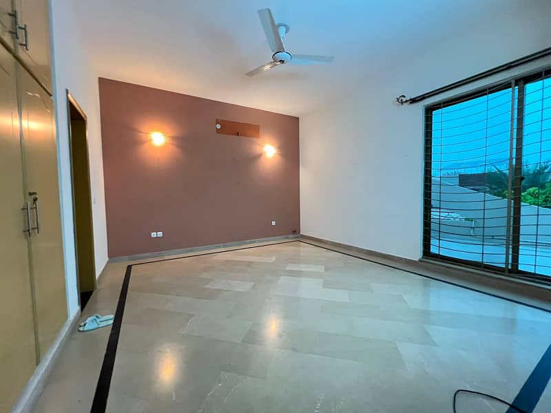 1 Kanal Upper Portion for Rent in DHA Phase 5 Near Penta Square Prime Location, Modern Living! 11