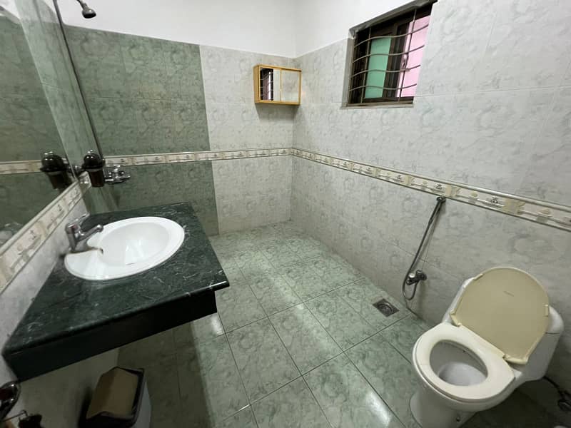1 Kanal Upper Portion for Rent in DHA Phase 5 Near Penta Square Prime Location, Modern Living! 13