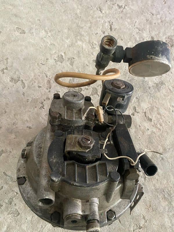 Cng Gasket Clinder 55 Kg Fiber with Stand 1