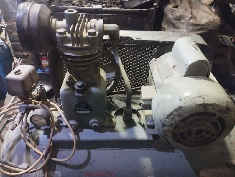 Pressure compressor 4