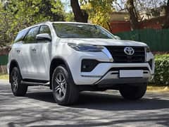Self Service Rent Car Fortuner Sportage Mercedes