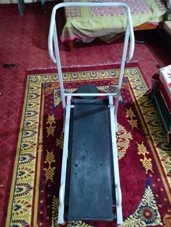 Treadmill_Manual foldable and easily portable . 3