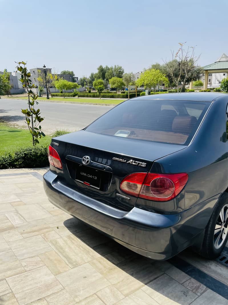 Toyota Corolla Altis 1.8 Automatic 3
