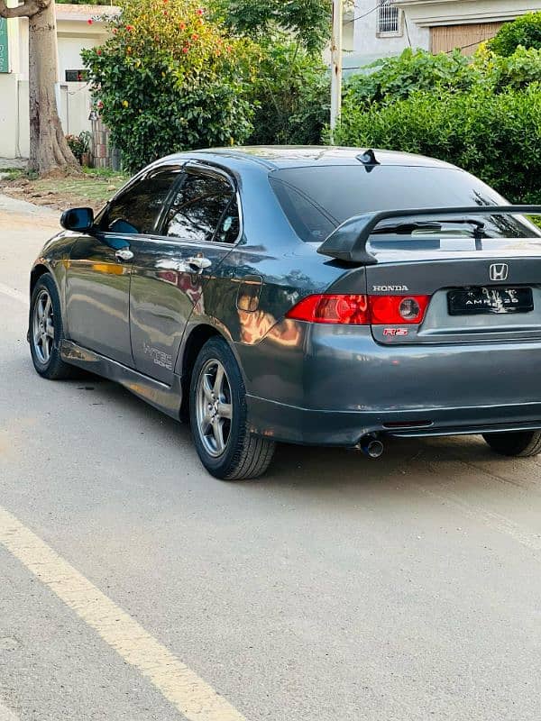 Honda Accord cl8 in excellent condition 5