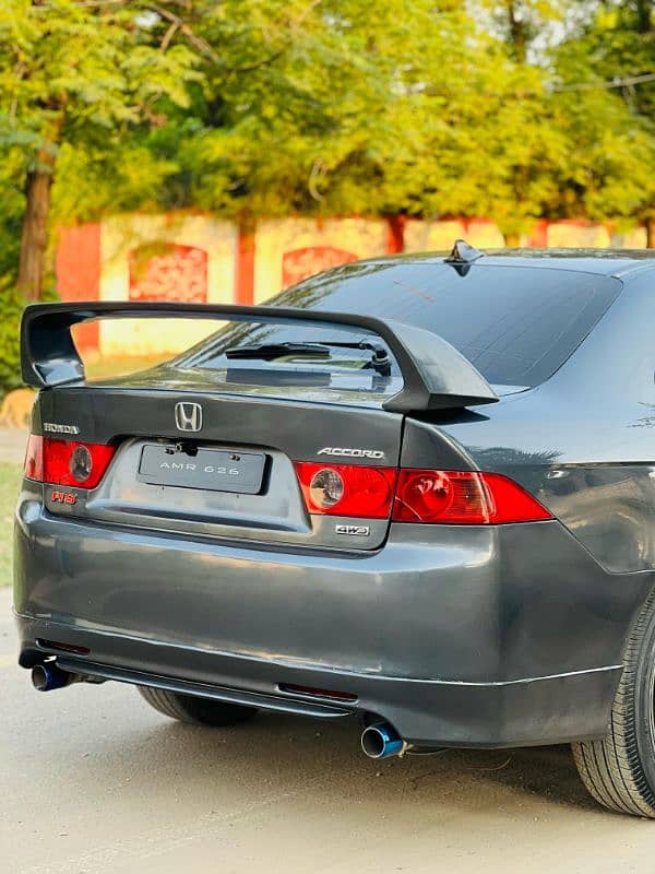 Honda Accord cl8 in excellent condition 6
