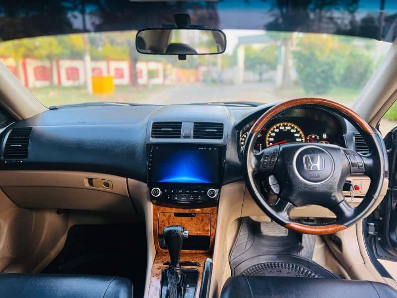 Honda Accord cl8 in excellent condition 7