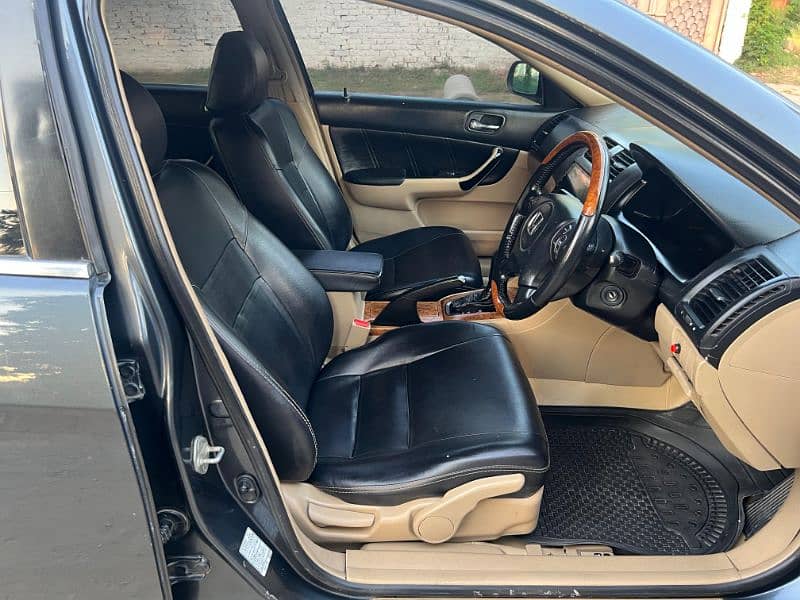Honda Accord cl8 in excellent condition 8
