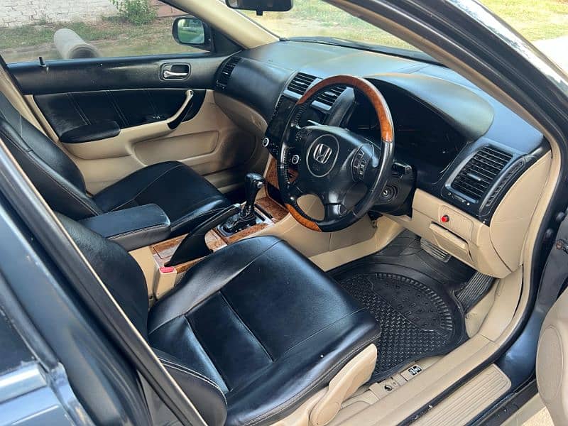 Honda Accord cl8 in excellent condition 11