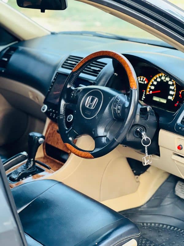 Honda Accord cl8 in excellent condition 12