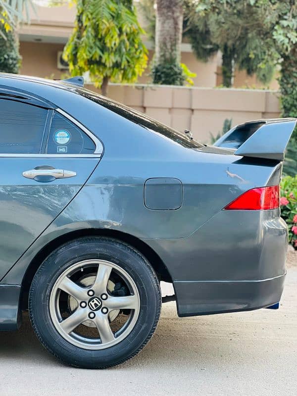 Honda Accord cl8 in excellent condition 17