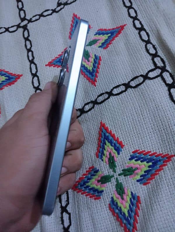 REDMI NOTE 13 8/256 GB. BLUE COLOR CONDITION 10/10 USED. . 46500 1
