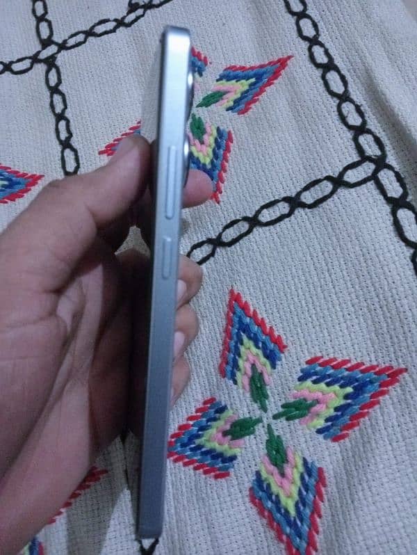 REDMI NOTE 13 8/256 GB. BLUE COLOR CONDITION 10/10 USED. . 46500 2
