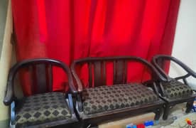 Perfect for family gatherings—neat and comfortable 4-seater sofa set