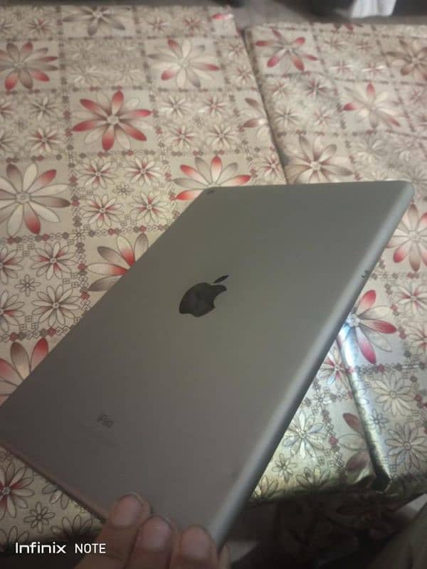 iPad 6th Generation 32GB WiFi | Excellent Condition | 6