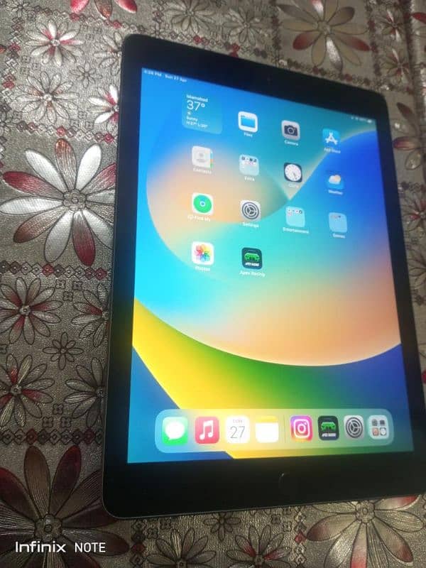 iPad 6th Generation 32GB WiFi | Excellent Condition | 0