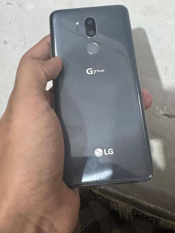 Lg g7 think pta approved 4gb / 64 gb free cover+ charger type c . . 7