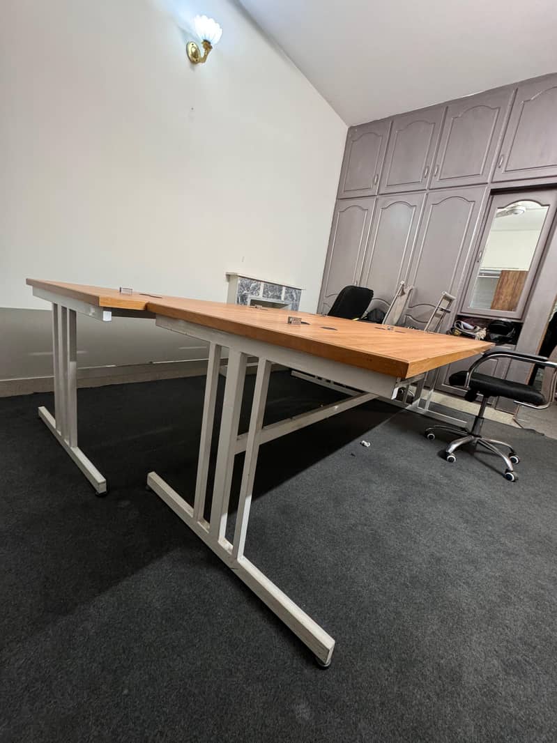 Office workstation tables 1
