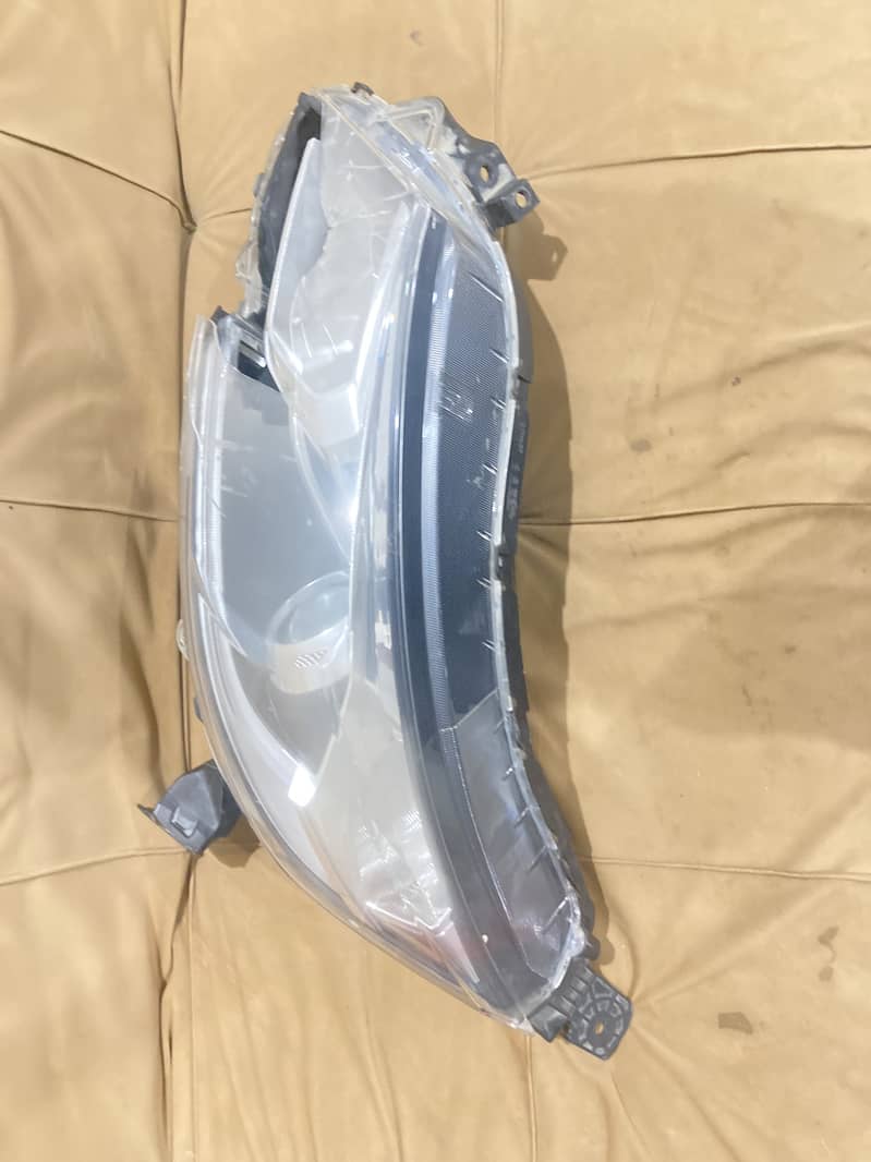Right head light for Brv broken cover 0