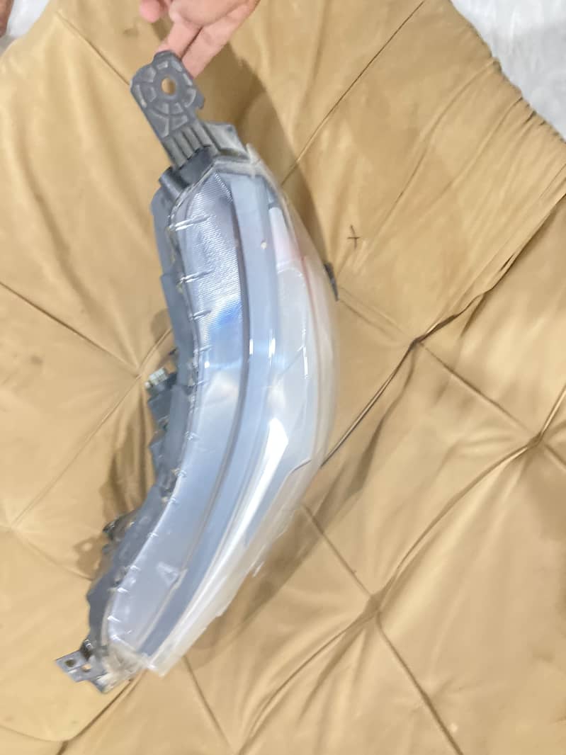 Right head light for Brv broken cover 1