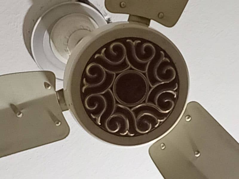 2 Fans 2022 modle super Asia 101% OK fan in used condition 10/10 3