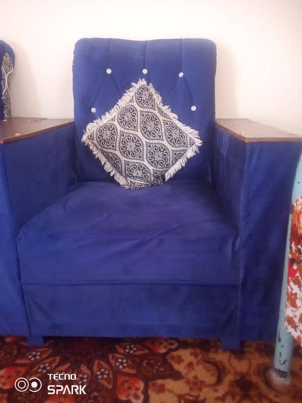 Sofa set in velvet blue color 0