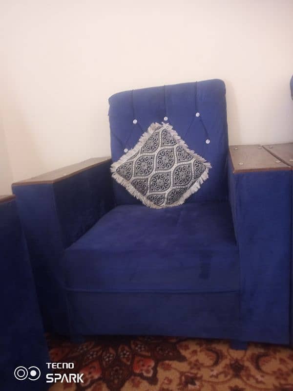 Sofa set in velvet blue color 1