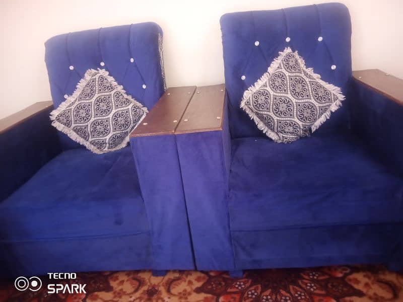 Sofa set in velvet blue color 2