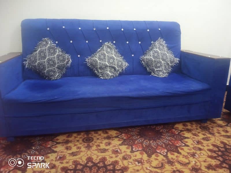 Sofa set in velvet blue color 3