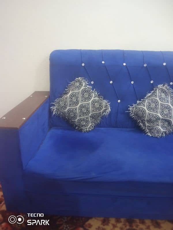 Sofa set in velvet blue color 4