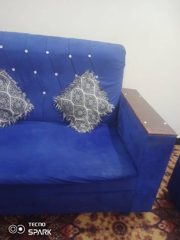 Sofa set in velvet blue color 5