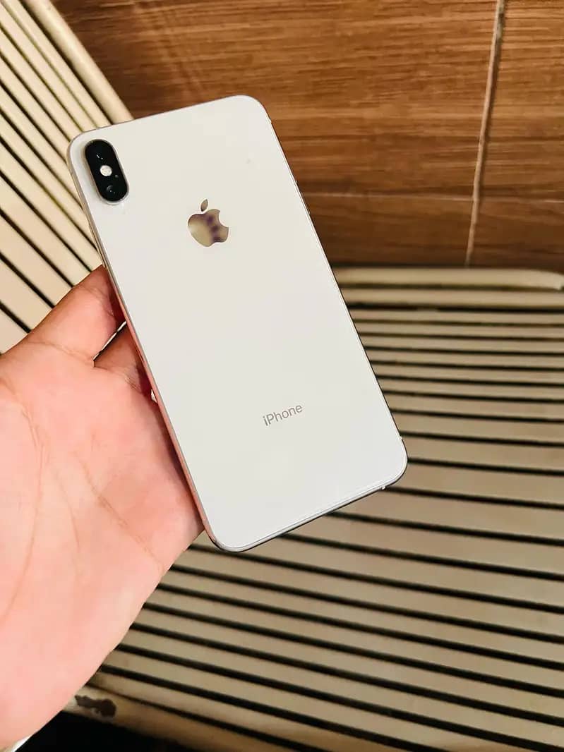 Apple iPhone XS Max 1