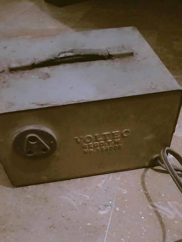 national 1600 watts Stablizer In orignal Condtion 1