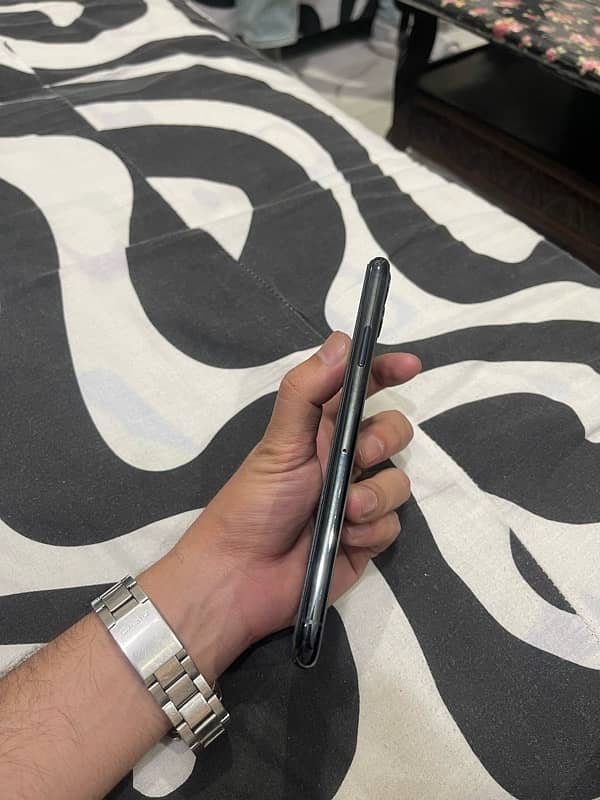 iPhone 11 Pro Max 256GB PTA Approved 1
