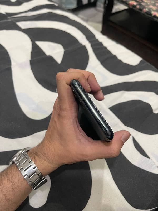 iPhone 11 Pro Max 256GB PTA Approved 5