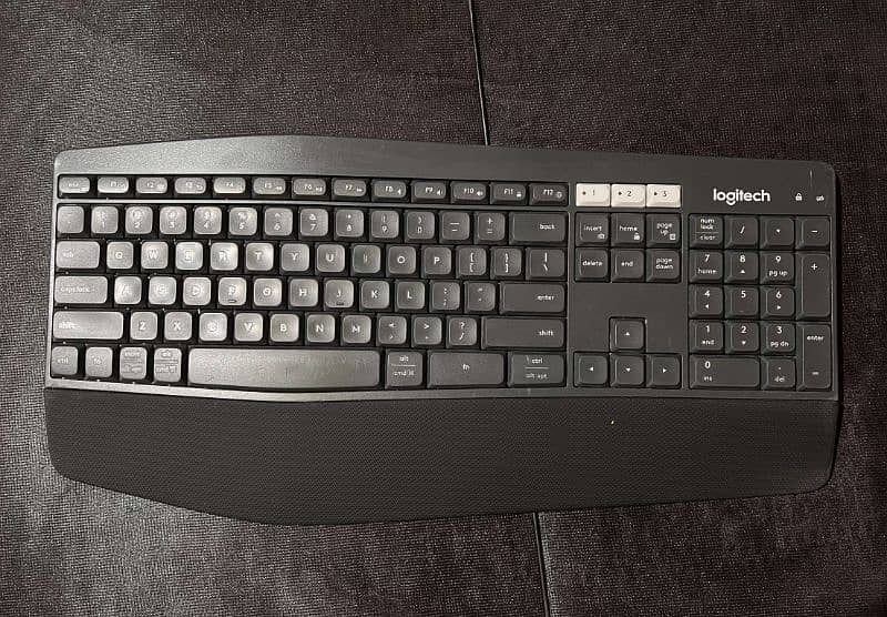 Logitech MK850 Wireless Keyboard and Mouse Combo – Excellent Condition 10