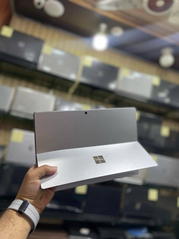 Surface Pro 7+ : Core i5 11th gen : 16/256 3