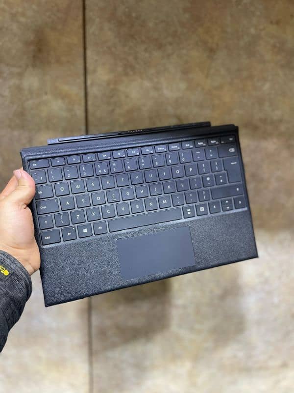 Surface Pro 7+ : Core i5 11th gen : 16/256 5