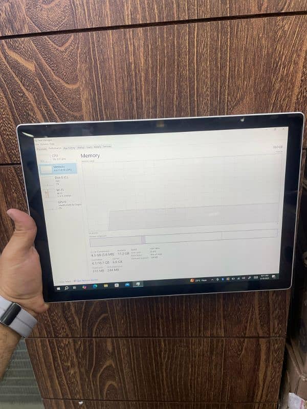 Surface Pro 7+ : Core i5 11th gen : 16/256 9