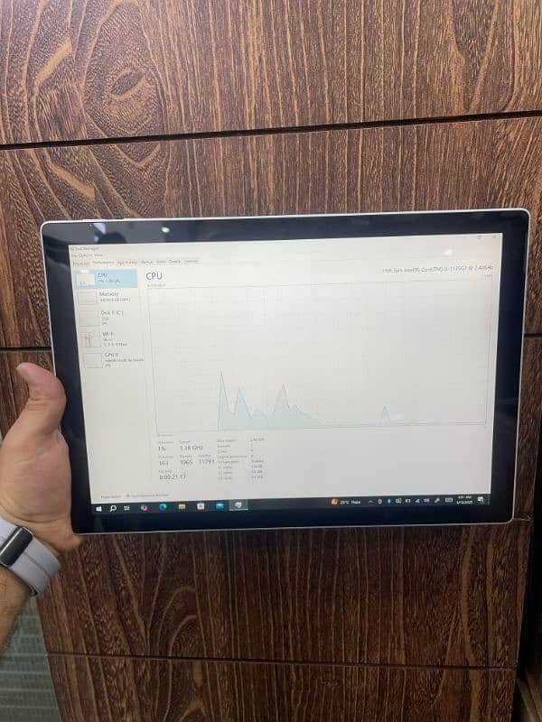 Surface Pro 7+ : Core i5 11th gen : 16/256 10