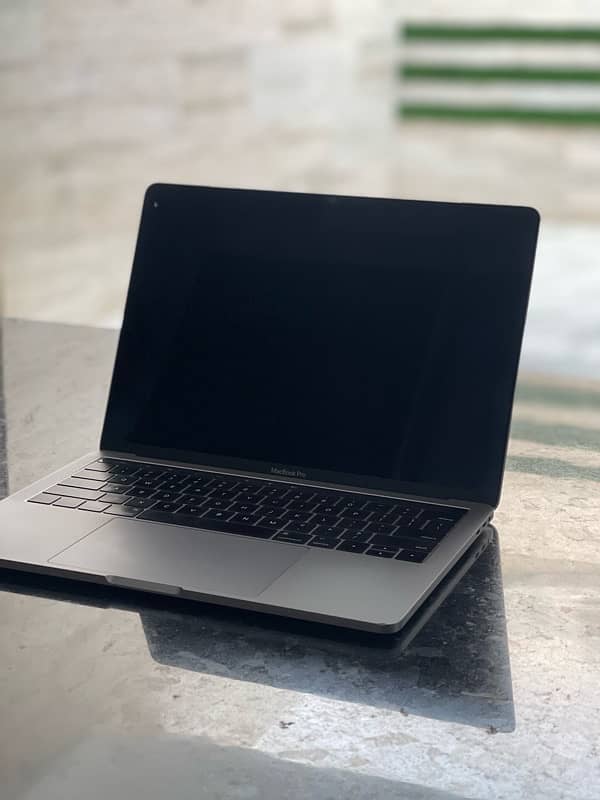 Macbook pro 2016 touchbar 13 inch 0