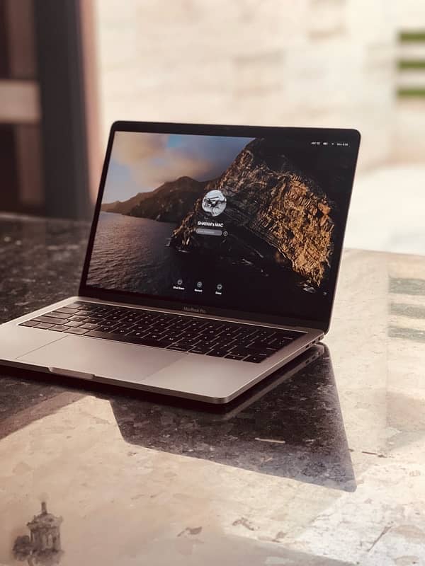 Macbook pro 2016 touchbar 13 inch 1