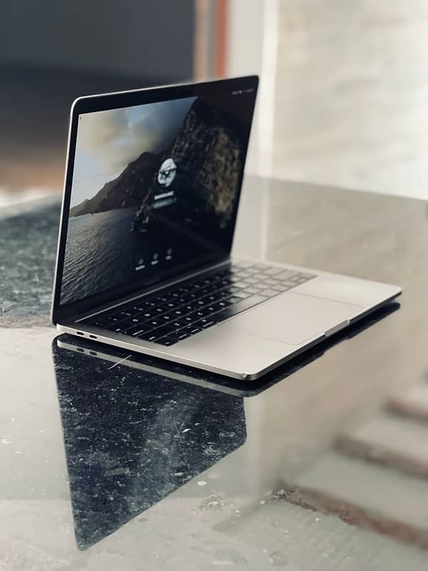 Macbook pro 2016 touchbar 13 inch 2