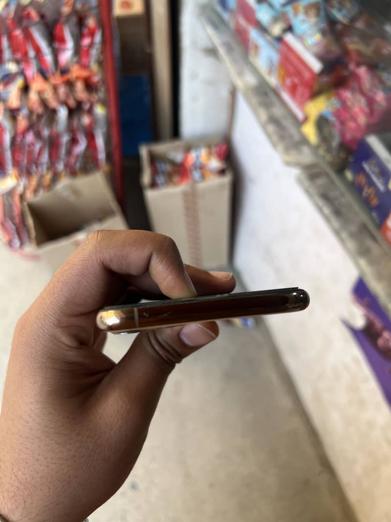 iphone 11 pro max (256 gb) PTA APPROVE 4