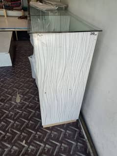 Shop counter 5ft lenght 2 ft choudri 3 ft/height 5mm glass