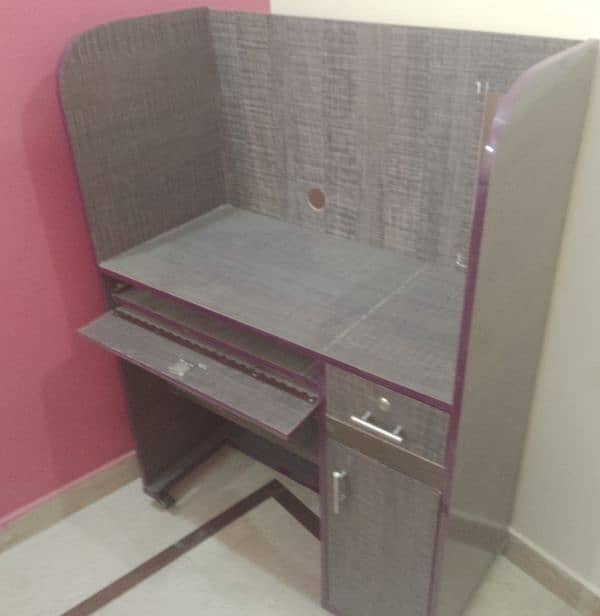 Computer Table 0